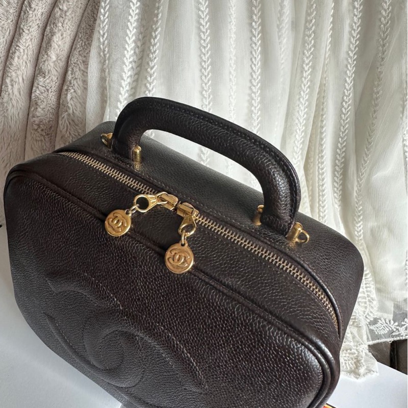 香奈兒魚子醬深啡色 皮革化妝包  1997 復古香奈兒 CC Vanity 化妝包 斜挎包 側背包 小盒子 盒子 手提包 chanel vanity caviar bag-9