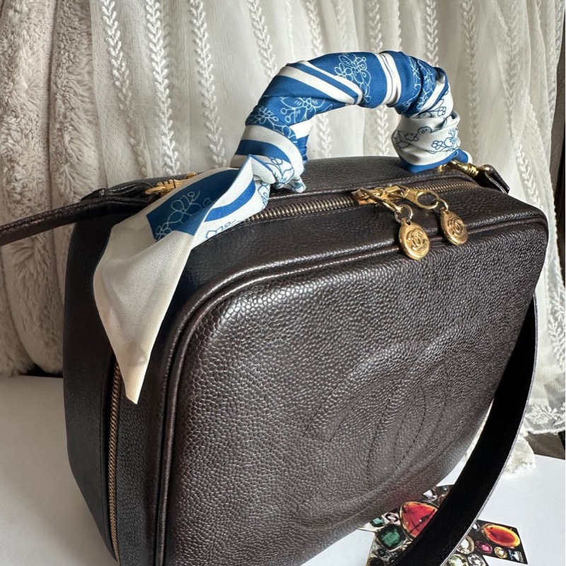 香奈兒魚子醬深啡色 皮革化妝包  1997 復古香奈兒 CC Vanity 化妝包 斜挎包 側背包 小盒子 盒子 手提包 chanel vanity caviar bag-12