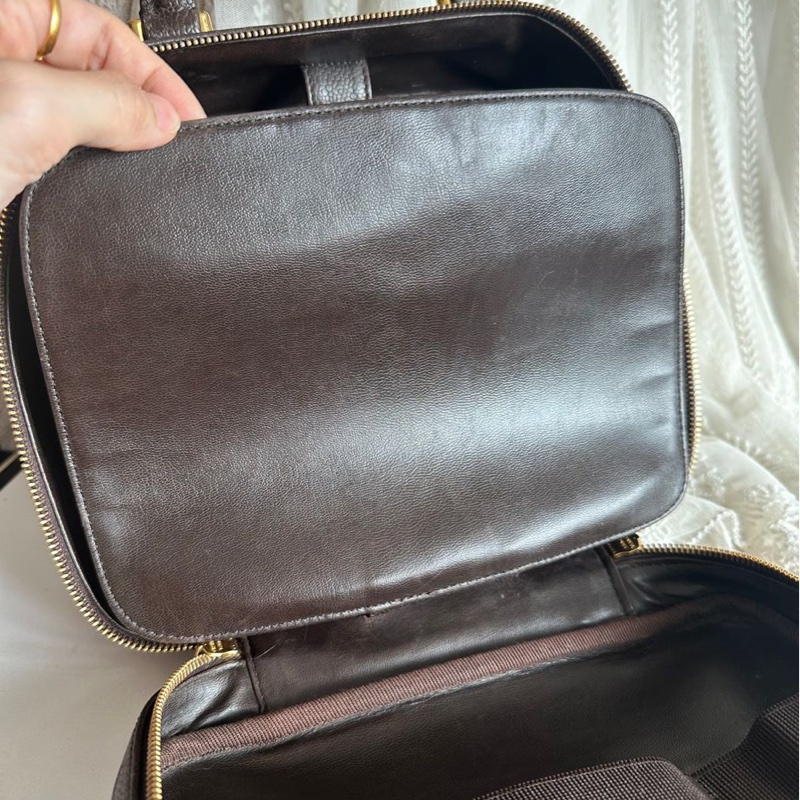 香奈兒魚子醬深啡色 皮革化妝包  1997 復古香奈兒 CC Vanity 化妝包 斜挎包 側背包 小盒子 盒子 手提包 chanel vanity caviar bag-22