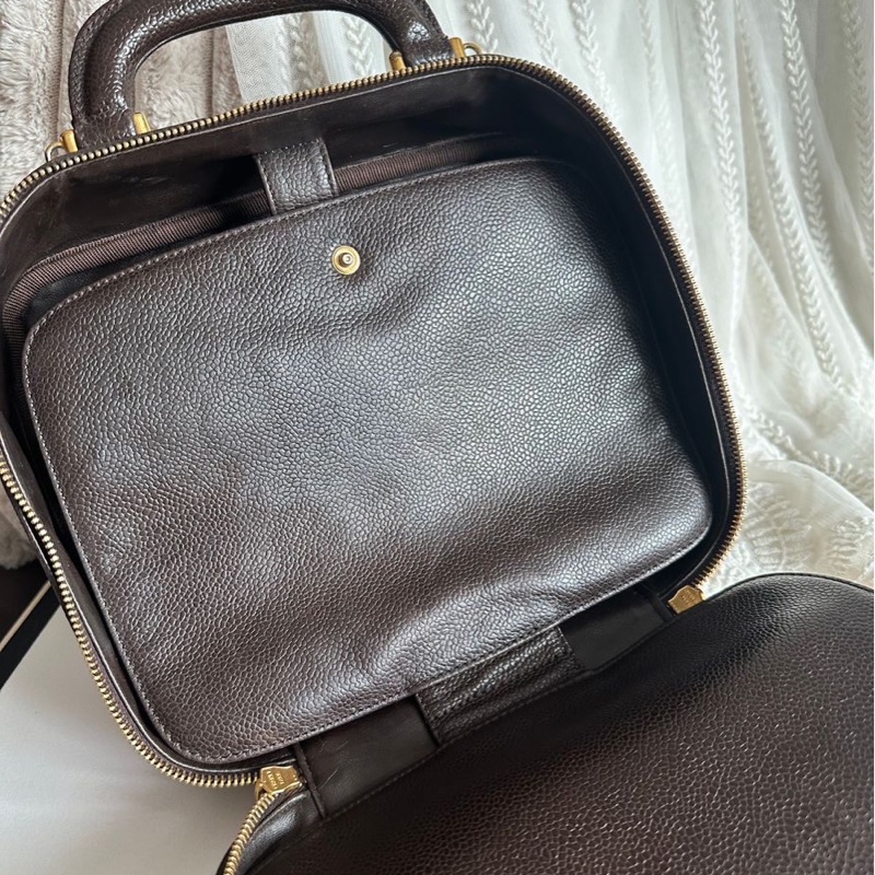 香奈兒魚子醬深啡色 皮革化妝包  1997 復古香奈兒 CC Vanity 化妝包 斜挎包 側背包 小盒子 盒子 手提包 chanel vanity caviar bag-26