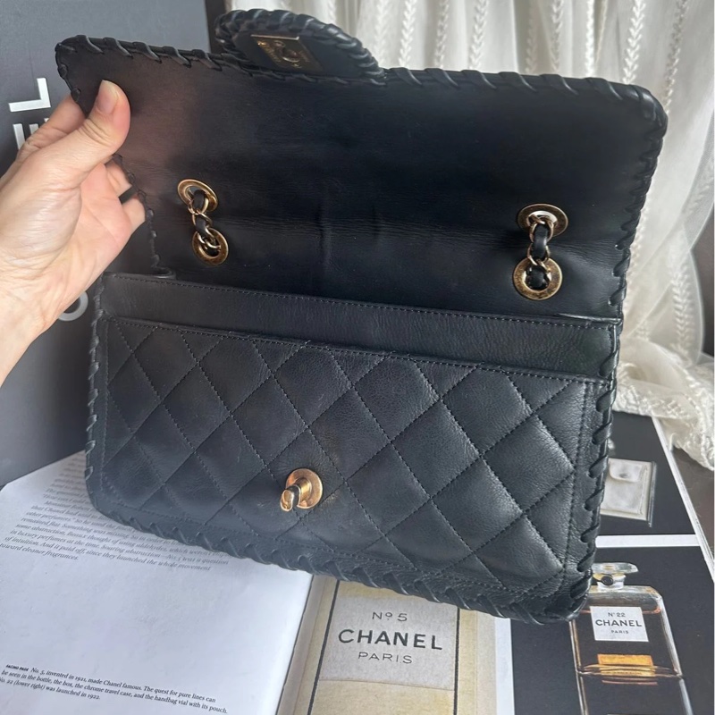 香奈兒單蓋包黑色小牛皮單蓋鏈條包 肩背包 斜背包 香奈兒 bag 斜挎包 單蓋包 CC chanel black calfskin single flap chain-23