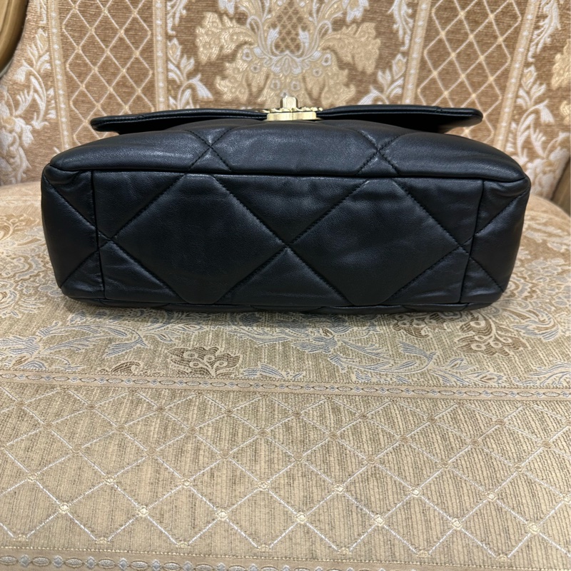 Chanel 黑羊皮大菱格紋19大型霧金釦三色鏈下蓋手提肩斜背包AS1161-4