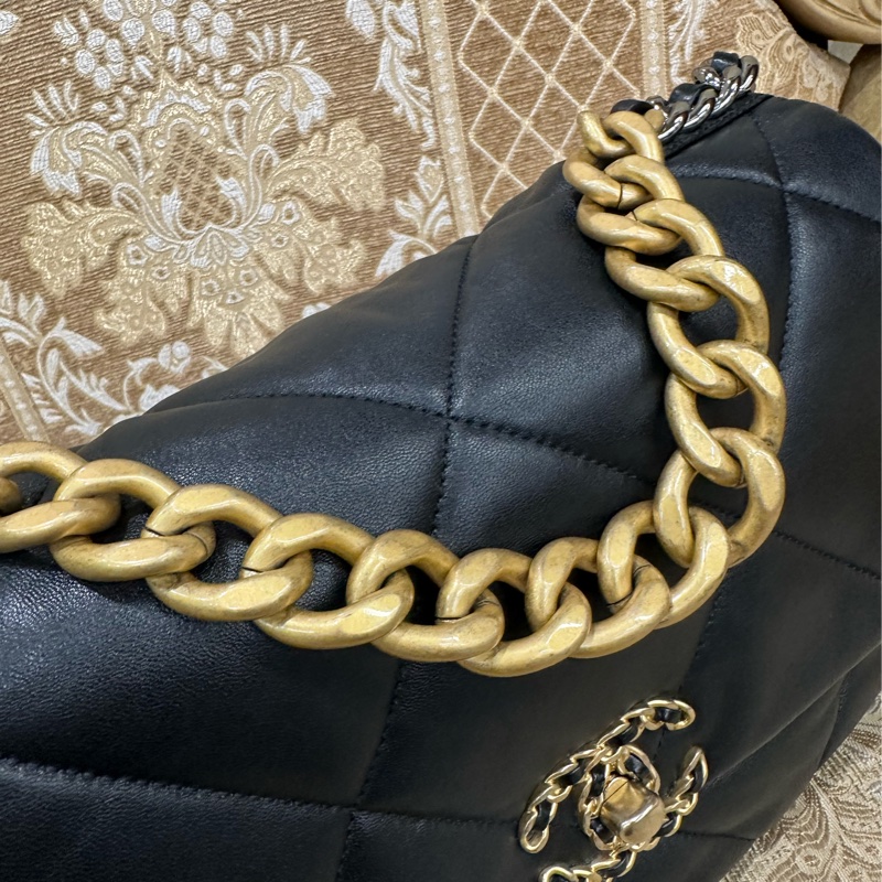 Chanel 黑羊皮大菱格紋19大型霧金釦三色鏈下蓋手提肩斜背包AS1161-9