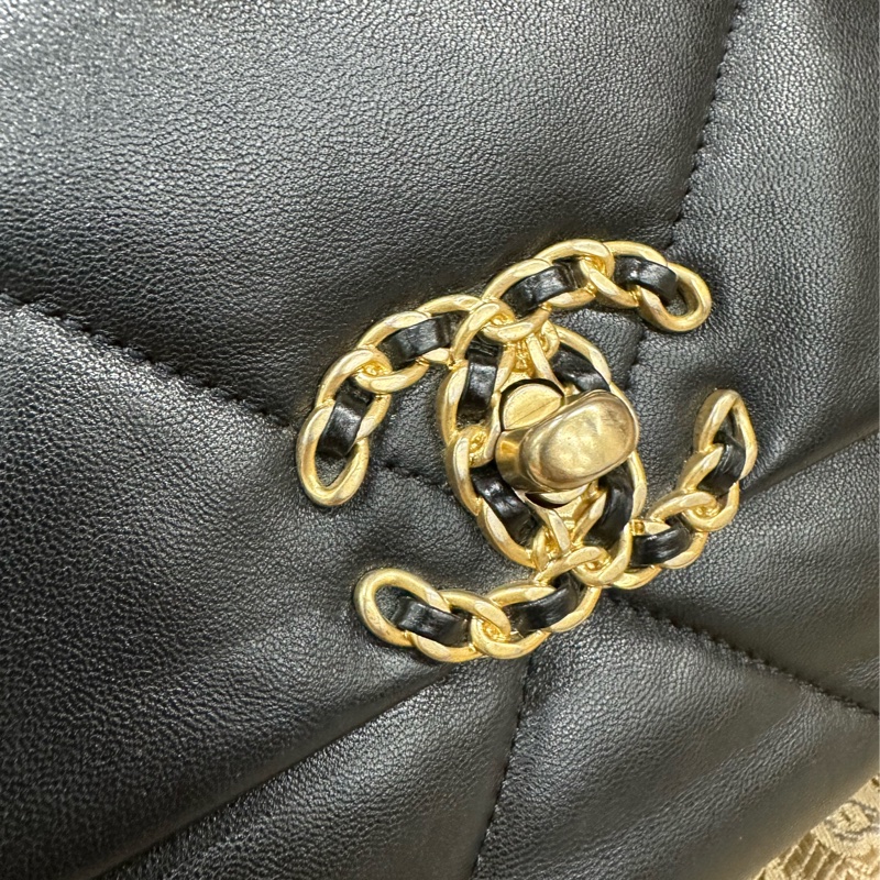 Chanel 黑羊皮大菱格紋19大型霧金釦三色鏈下蓋手提肩斜背包AS1161-10