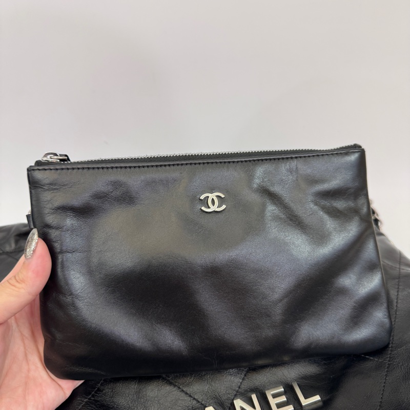 [ 櫃價20萬200 ］Chanel 22Bag 黑牛皮銀釦小號肩背包 晶片款-8