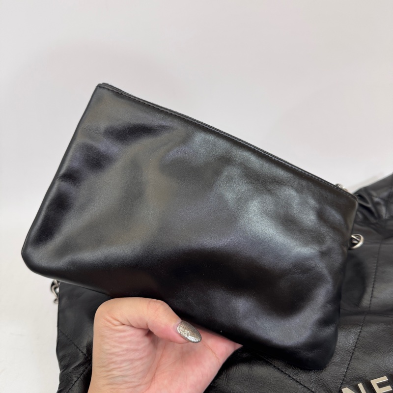 [ 櫃價20萬200 ］Chanel 22Bag 黑牛皮銀釦小號肩背包 晶片款-9