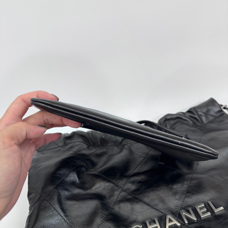 [ 櫃價20萬200 ］Chanel 22Bag 黑牛皮銀釦小號肩背包 晶片款-10