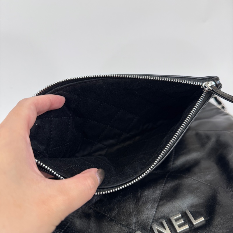 [ 櫃價20萬200 ］Chanel 22Bag 黑牛皮銀釦小號肩背包 晶片款-13