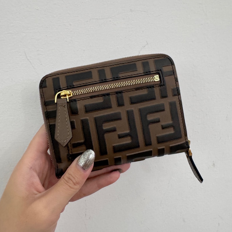 Fendi FF Diamonds 浮雕老花拉鍊短夾 全新閒置-1