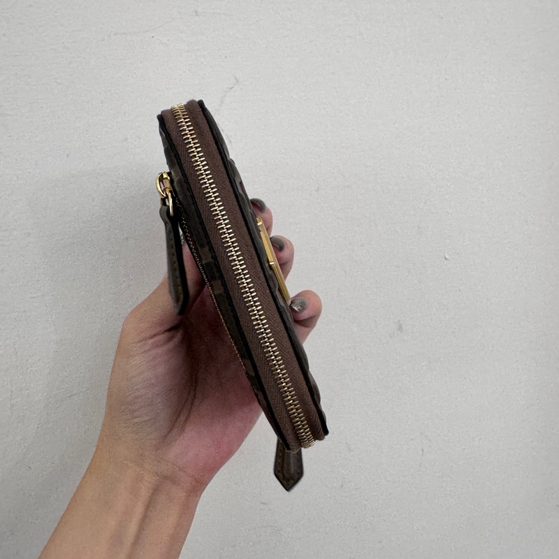 Fendi FF Diamonds 浮雕老花拉鍊短夾 全新閒置-3
