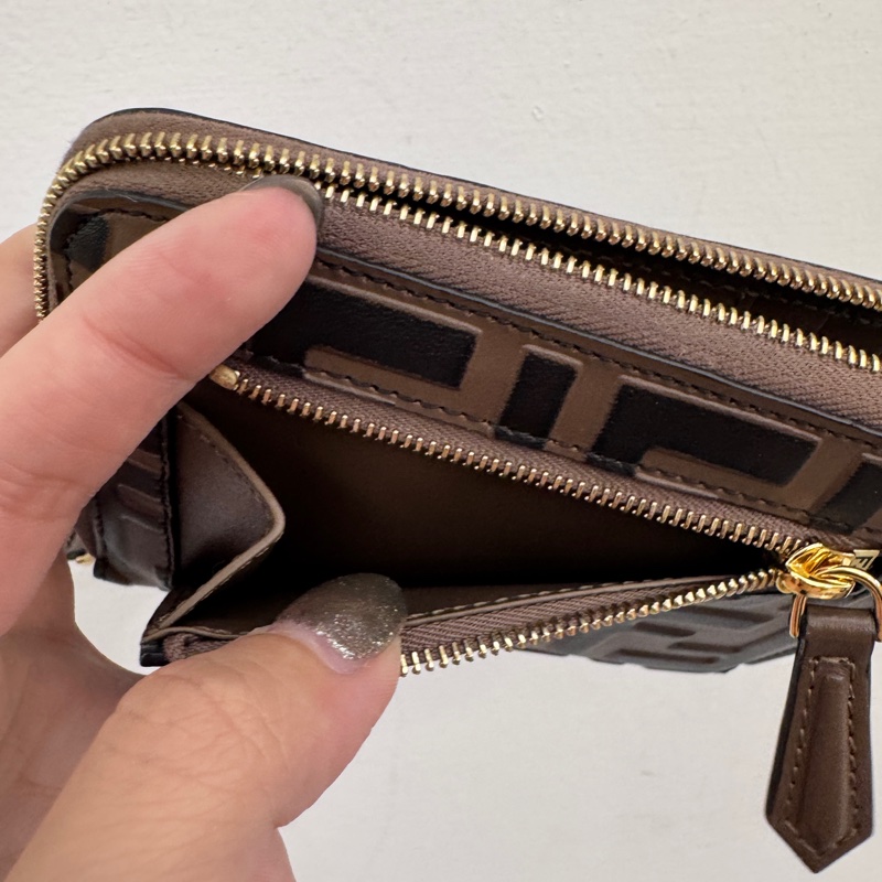 Fendi FF Diamonds 浮雕老花拉鍊短夾 全新閒置-8