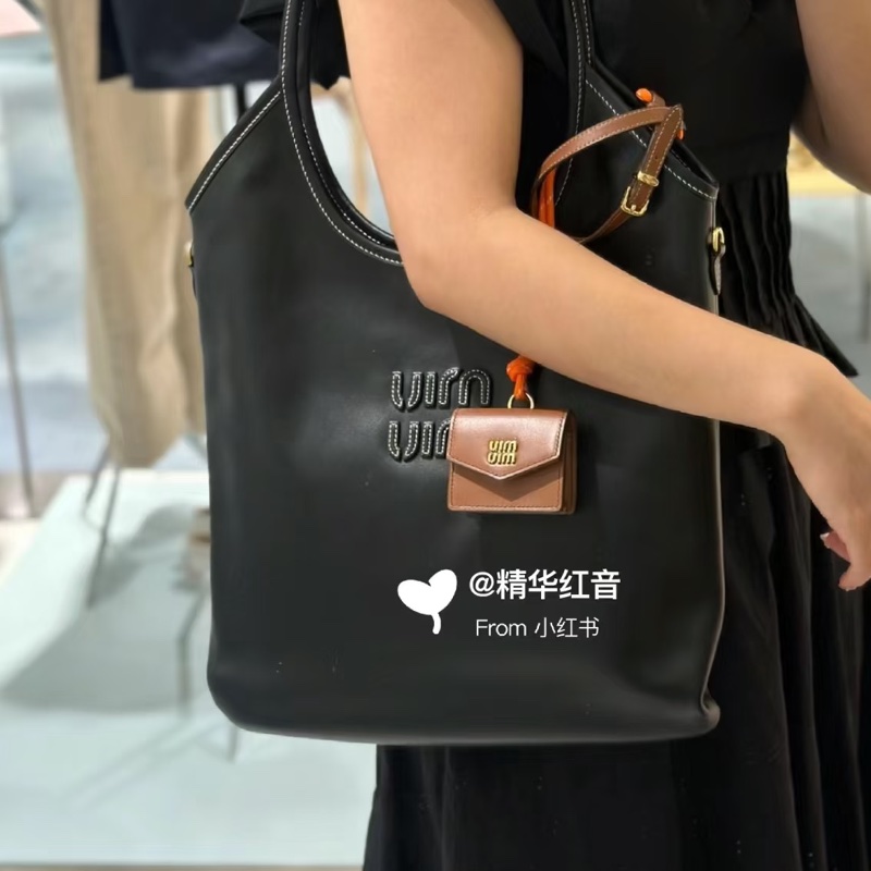 精緻百搭✨Miumiu繆繆焦糖棕皮質耳機包小掛件配件-5