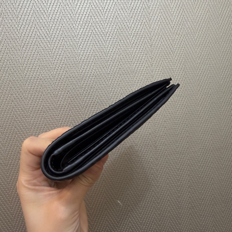 Dior 黑牛皮壓紋對開8卡短夾-2