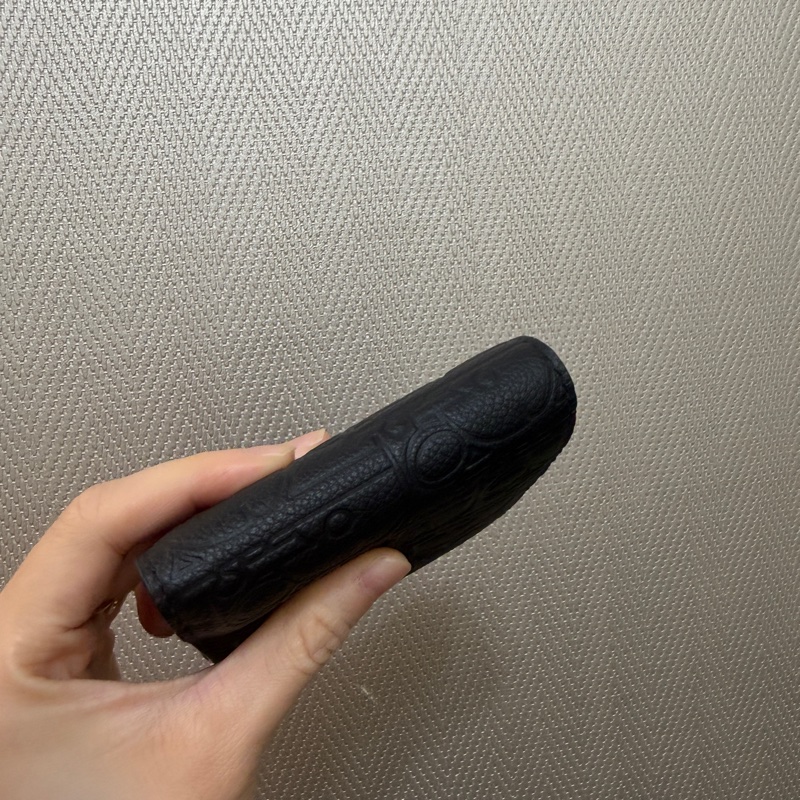 Dior 黑牛皮壓紋對開8卡短夾-3