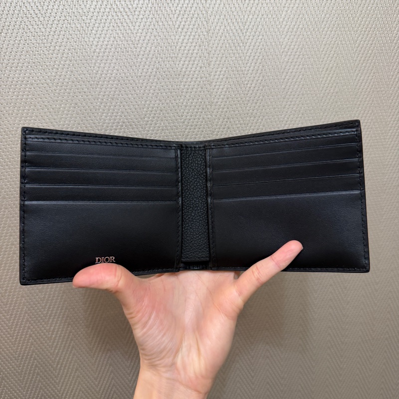 Dior 黑牛皮壓紋對開8卡短夾-6