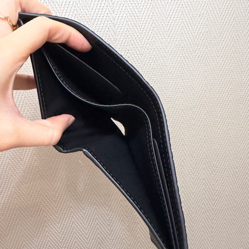 Dior 黑牛皮壓紋對開8卡短夾-8