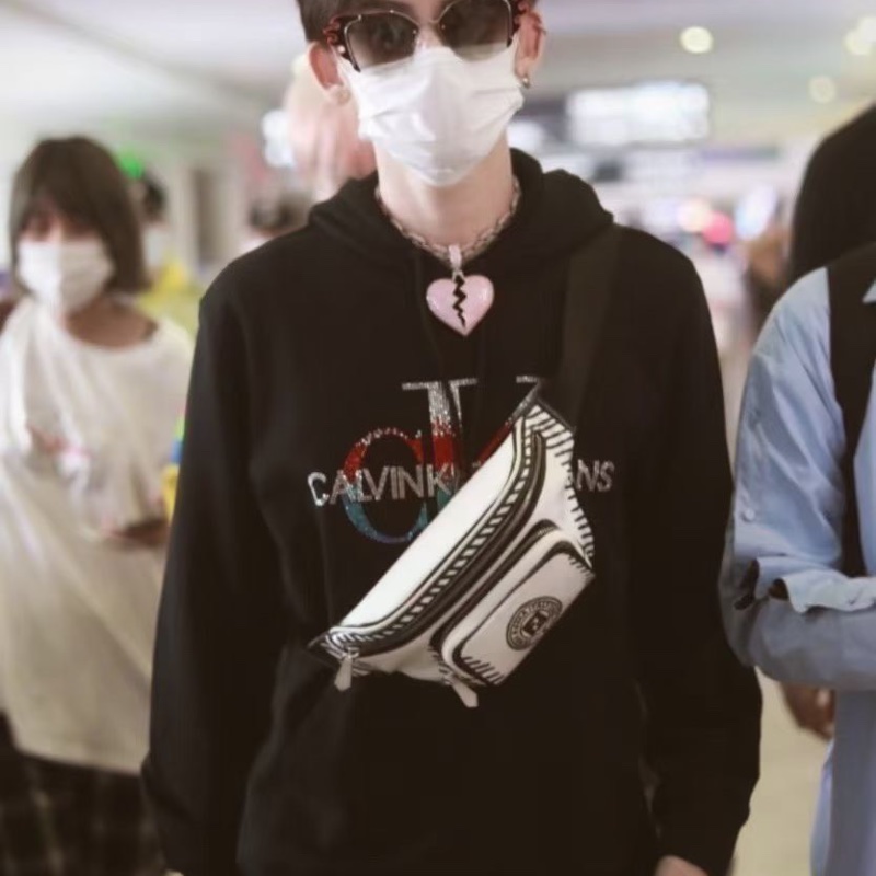 Fendi 加州天空系列腰包29*14*5 98新配件塵袋-0