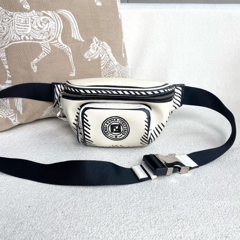 Fendi 加州天空系列腰包29*14*5 98新配件塵袋-1
