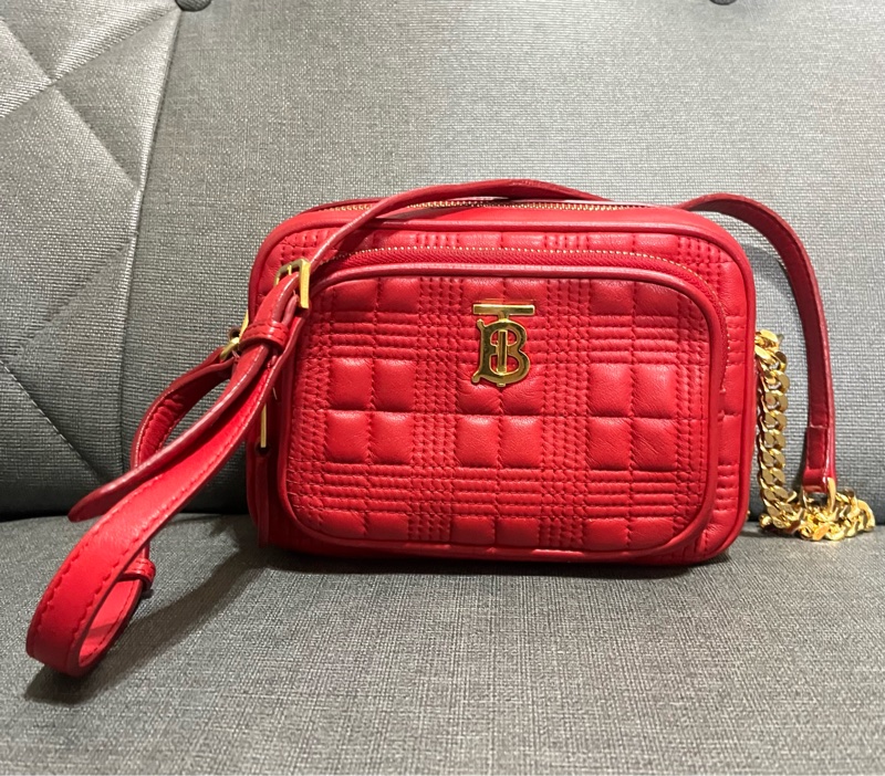 BURBERRY Lola TB字母絎縫羔羊皮鍊帶相機包#小#紅色-9