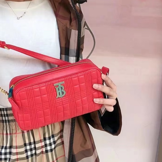 BURBERRY Lola TB字母絎縫羔羊皮鍊帶相機包#小#紅色-16