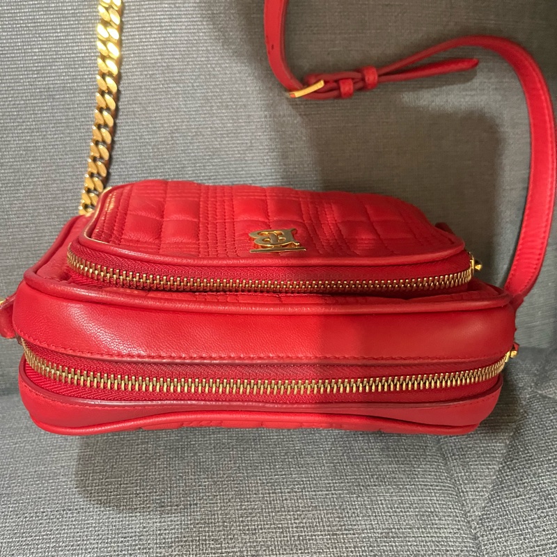BURBERRY Lola TB字母絎縫羔羊皮鍊帶相機包#小#紅色-29