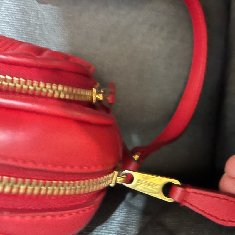 BURBERRY Lola TB字母絎縫羔羊皮鍊帶相機包#小#紅色-34