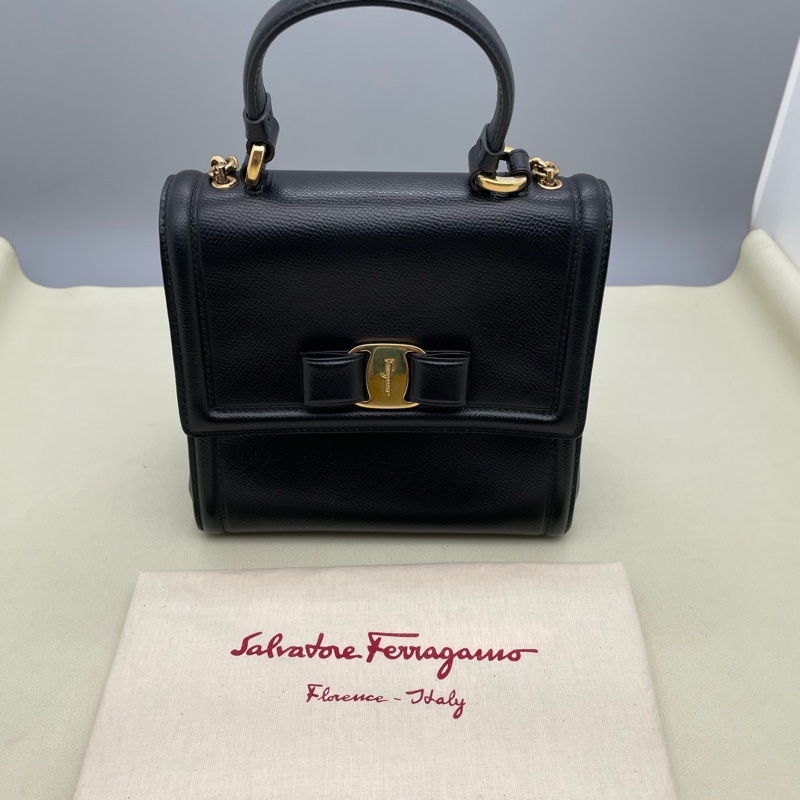 菲拉格慕/Salvatore Ferragamo  黑色手提斜挎包尺寸:18x17x10.5-0