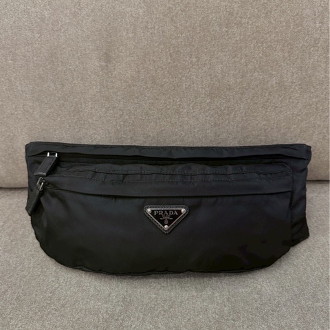 PRADA鐵牌尼龍腰包