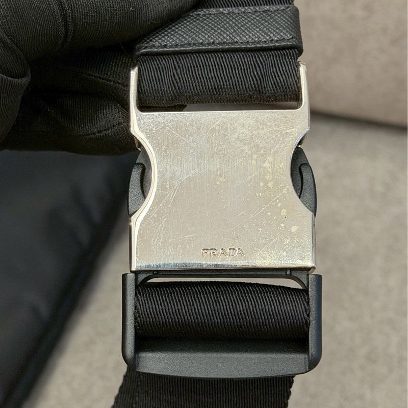PRADA鐵牌尼龍腰包-3