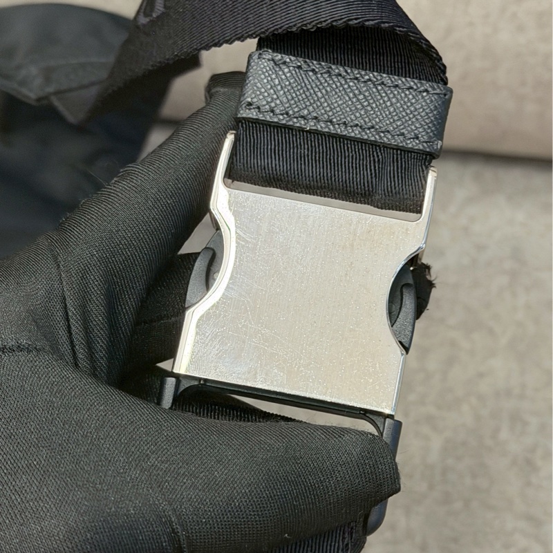 PRADA鐵牌尼龍腰包-6