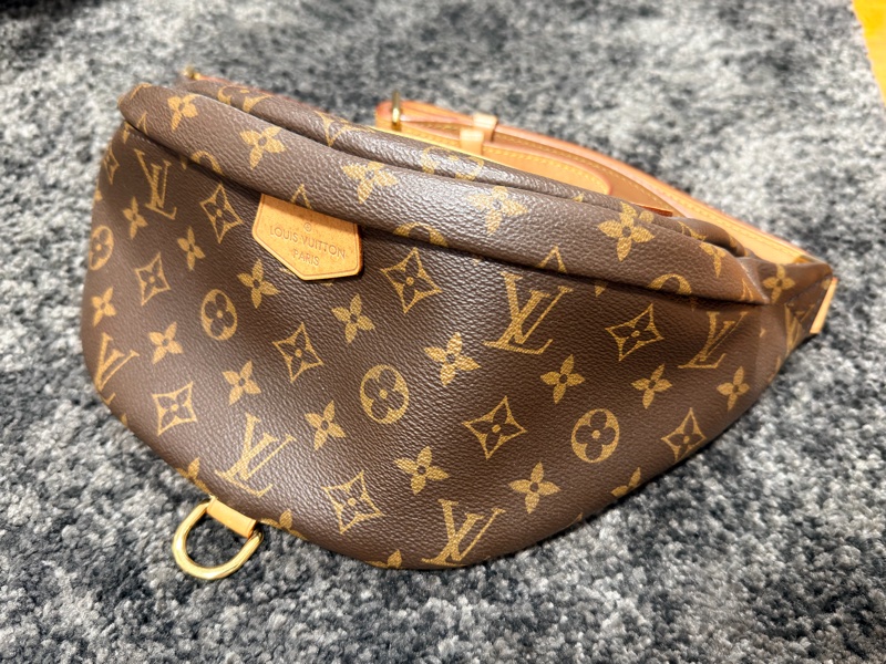 LV M43644 Bumbag 老花字紋金扣拉鍊腰包斜背包胸口包 RZ6157-1