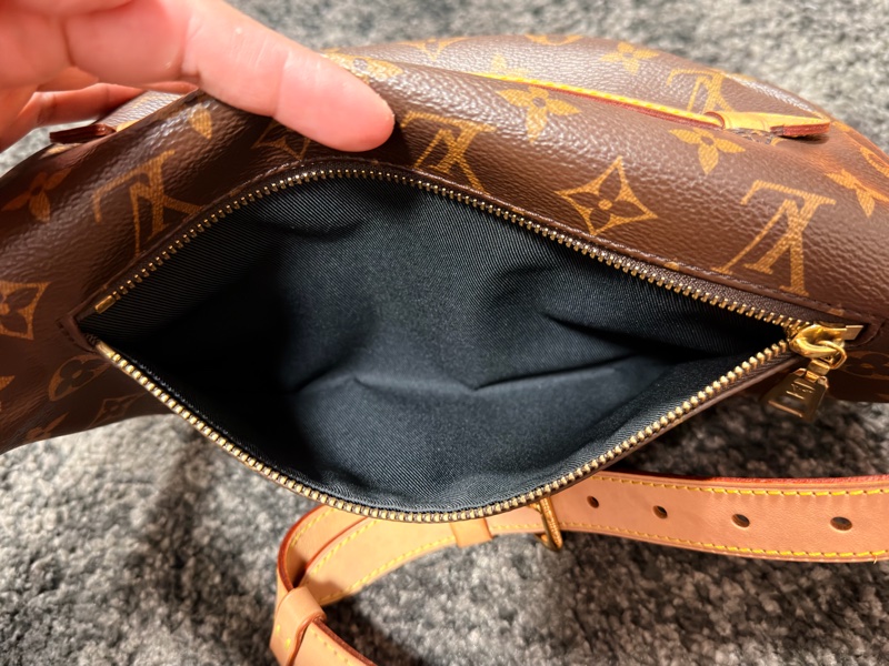 LV M43644 Bumbag 老花字紋金扣拉鍊腰包斜背包胸口包 RZ6157-4