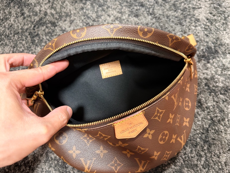 LV M43644 Bumbag 老花字紋金扣拉鍊腰包斜背包胸口包 RZ6157-5