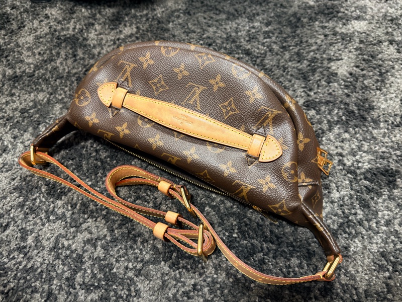 LV M43644 Bumbag 老花字紋金扣拉鍊腰包斜背包胸口包 RZ6157-11