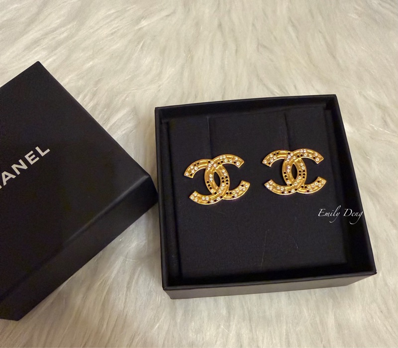 Chanel 半鏤空鑲嵌水鑽耳環-0