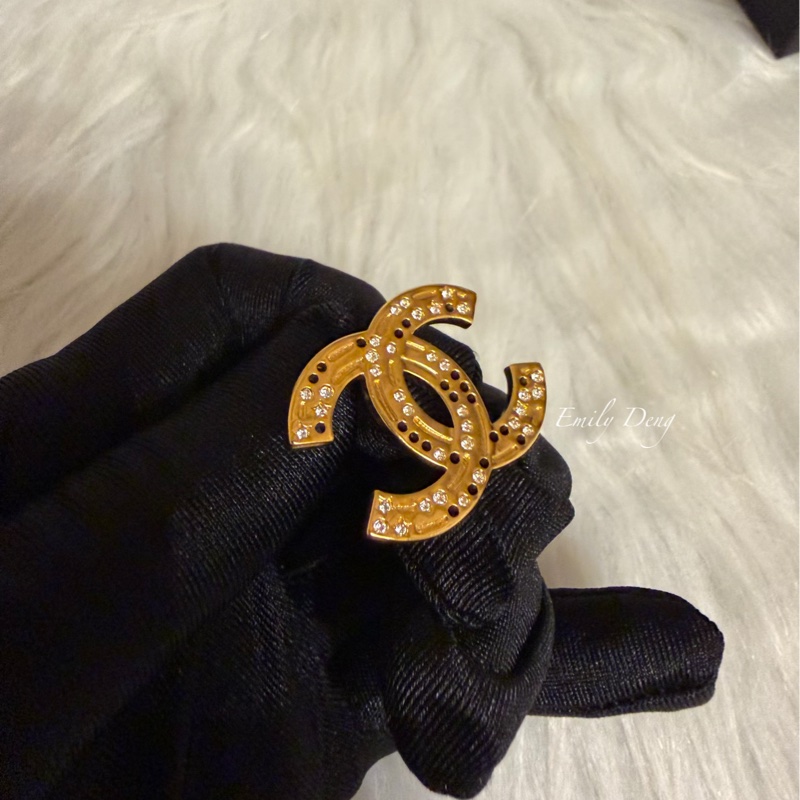 Chanel 半鏤空鑲嵌水鑽耳環-6