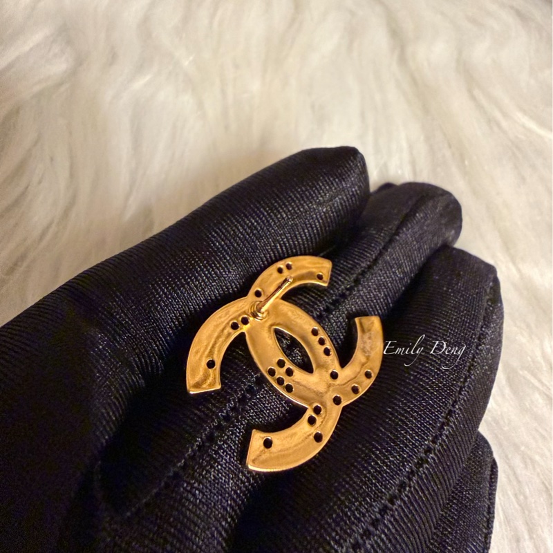 Chanel 半鏤空鑲嵌水鑽耳環-7