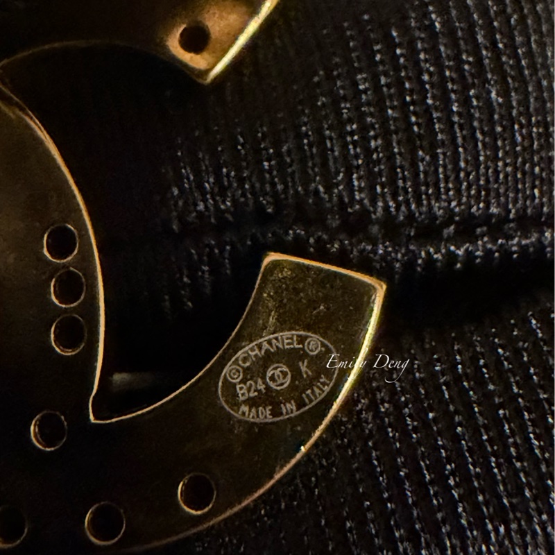 Chanel 半鏤空鑲嵌水鑽耳環-8