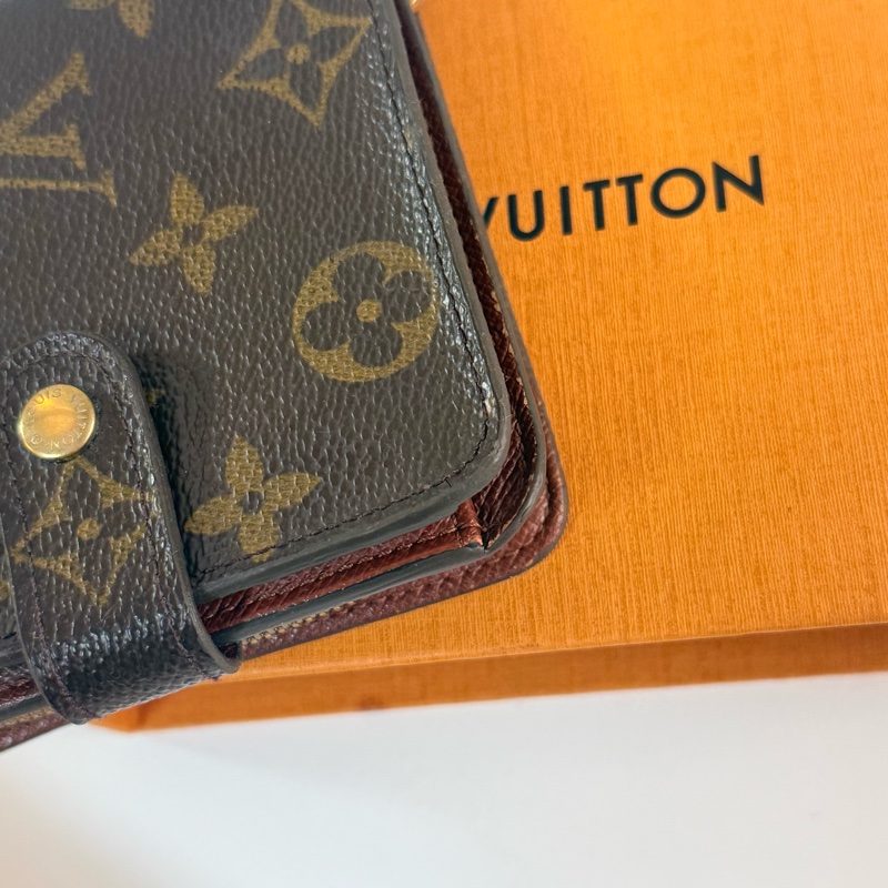 ✔️LV Louis Vuitton 路易威登 Monogram M61667 老花金釦拉鏈短夾-25