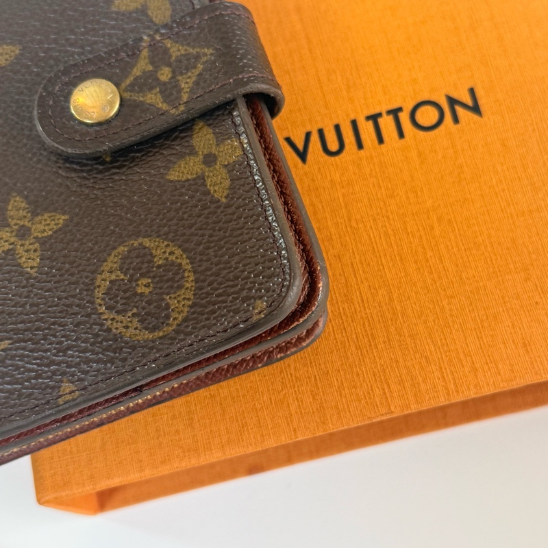 ✔️LV Louis Vuitton 路易威登 Monogram M61667 老花金釦拉鏈短夾-27
