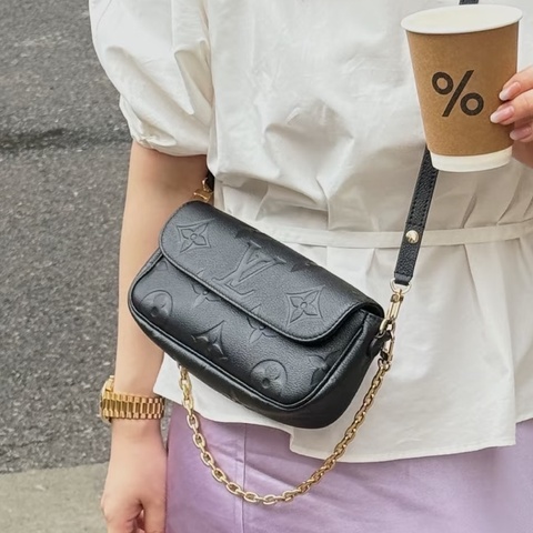 低價出售❤️‍🔥99新🆕Lv路易威登全皮黑色老花壓紋IVY包鏈條包單肩斜挎腋下包