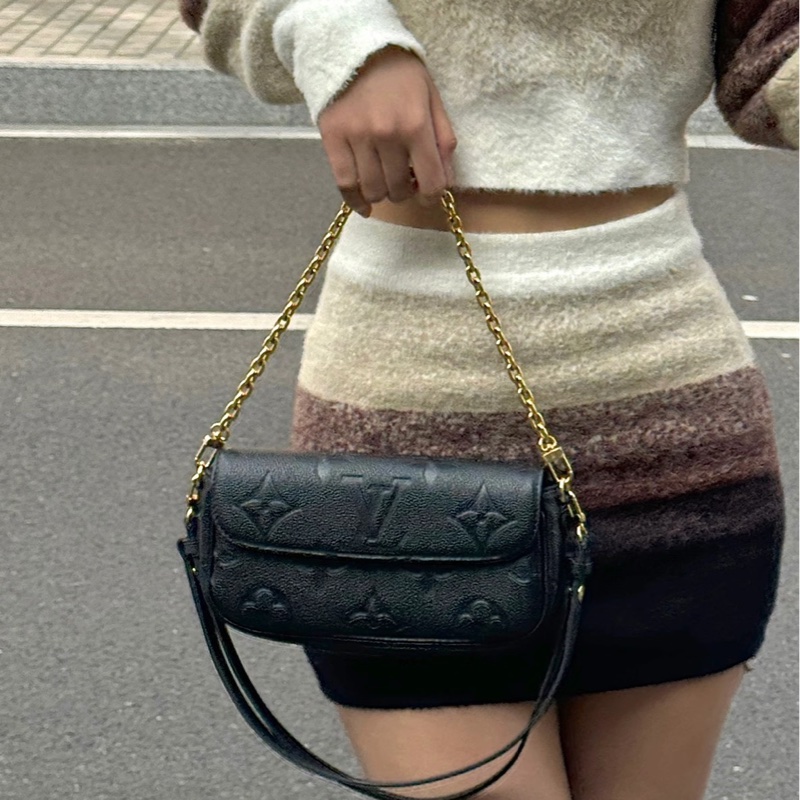 低價出售❤️‍🔥99新🆕Lv路易威登全皮黑色老花壓紋IVY包鏈條包單肩斜挎腋下包-3