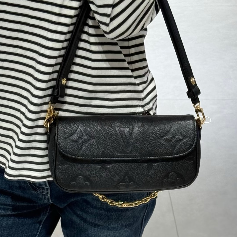 低價出售❤️‍🔥99新🆕Lv路易威登全皮黑色老花壓紋IVY包鏈條包單肩斜挎腋下包-6
