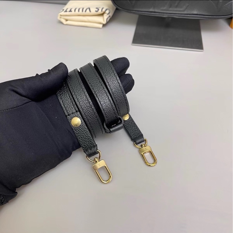 低價出售❤️‍🔥99新🆕Lv路易威登全皮黑色老花壓紋IVY包鏈條包單肩斜挎腋下包-13