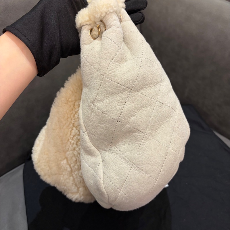 Chanel白色羊羔毛翻蓋南瓜包-3