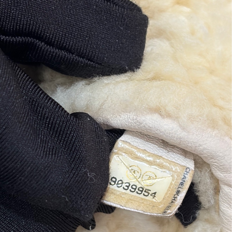 Chanel白色羊羔毛翻蓋南瓜包-9