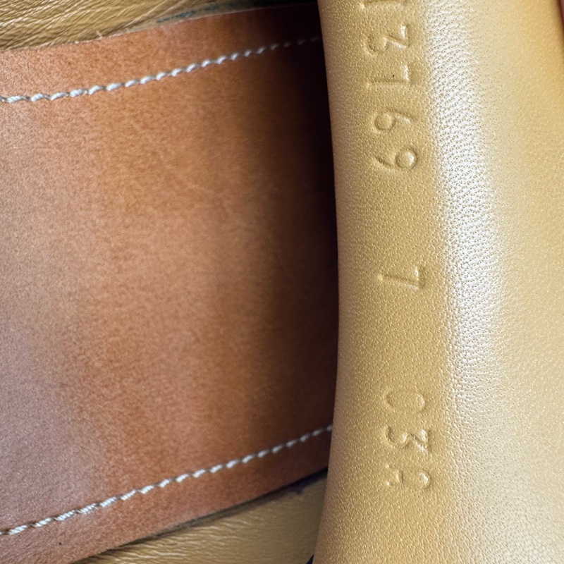 GUCCI/古馳 蜜蜂印花時尚樂福鞋平底鞋，7碼 附件：塵袋-7