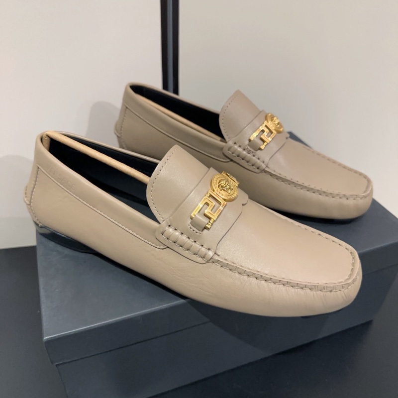 全新 Versace 範思哲 主線 Medusa美杜莎頭像 小牛皮 樂福鞋 休閒鞋 男款 淺棕色 正常皮紋尺碼:43碼 附件:盒子 塵袋。-1