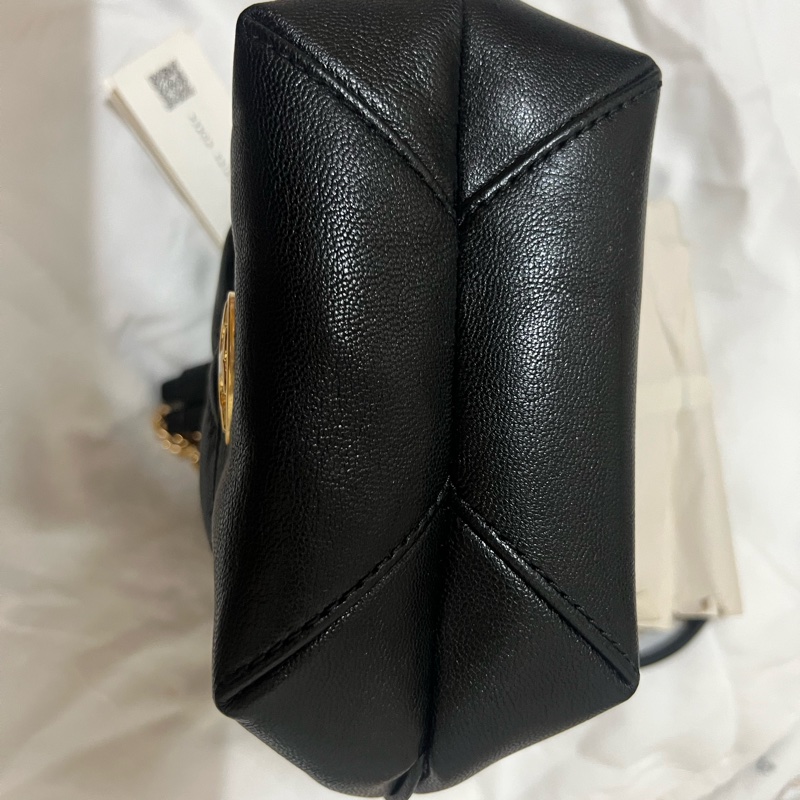 全新 TB小香風真皮菱格紋金標圓盾logo可手提側背小水桶包 Tory Burch斜背包水桶包-3