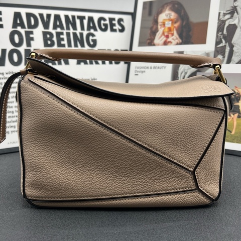 Loewe羅意威  puzzle小號幾何包 沙色荔枝紋牛皮尺寸24x10x15